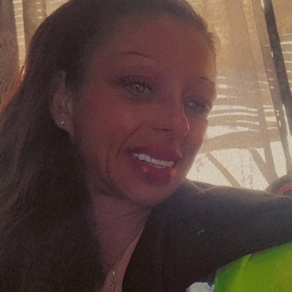 Meet your Posher, Jennifer - Picture 1 of 1